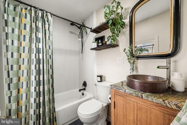 Building Photo - 538 S Adams St