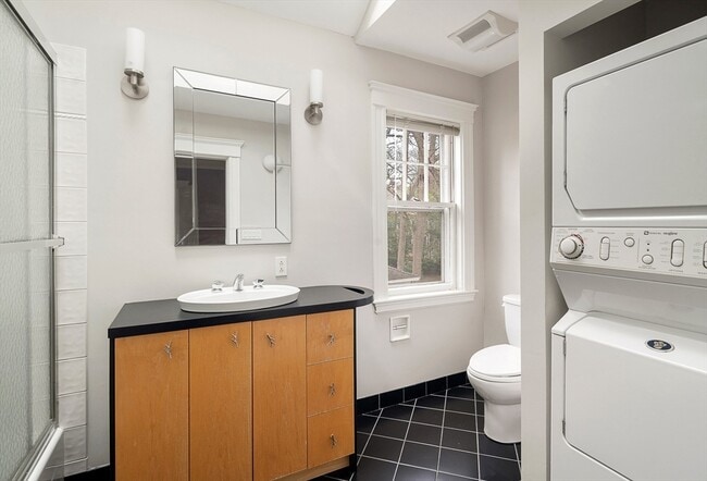 Building Photo - 110 Leonard St