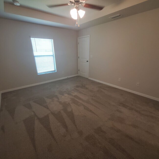 Building Photo - Charming 4-Bedroom 2 Bath Retreat with Mod...