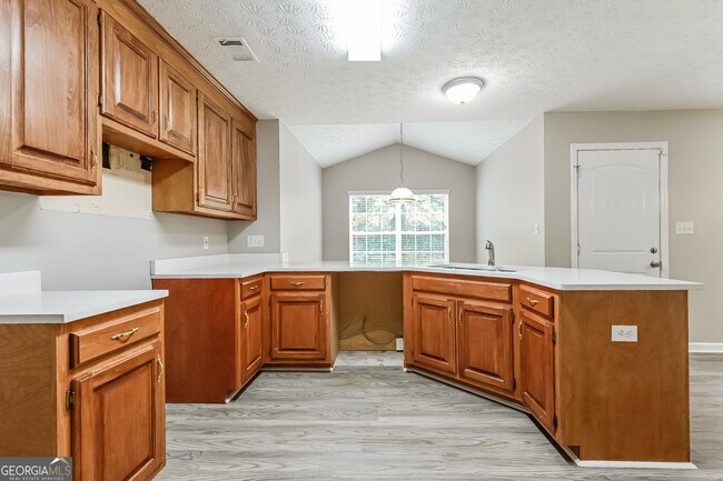 Building Photo - 165 Nowell Dr