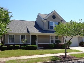 Building Photo - HUNNINGDON COMMONS