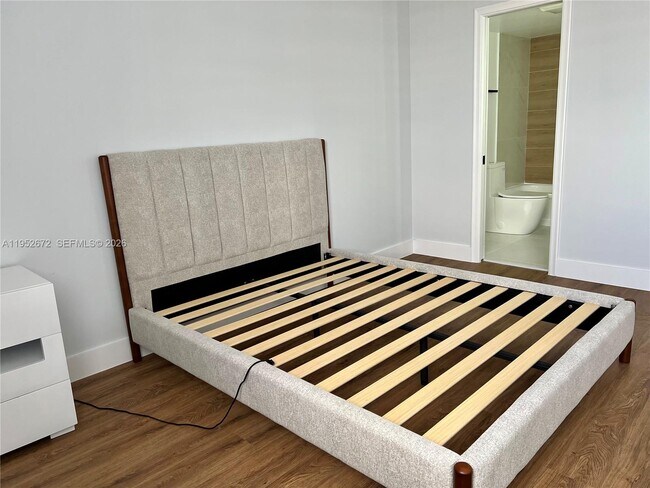 Building Photo - 2551 Aragon Blvd