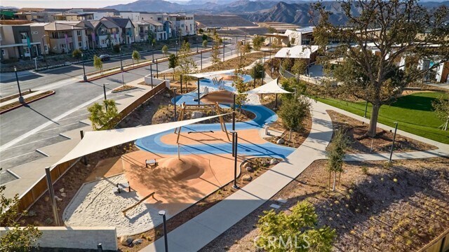 Building Photo - 27213 Tamarack Ln