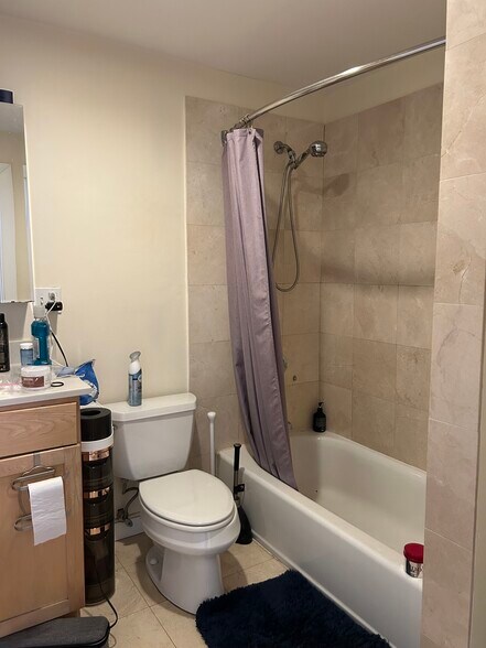 Building Photo - 22 Broadlawn Park