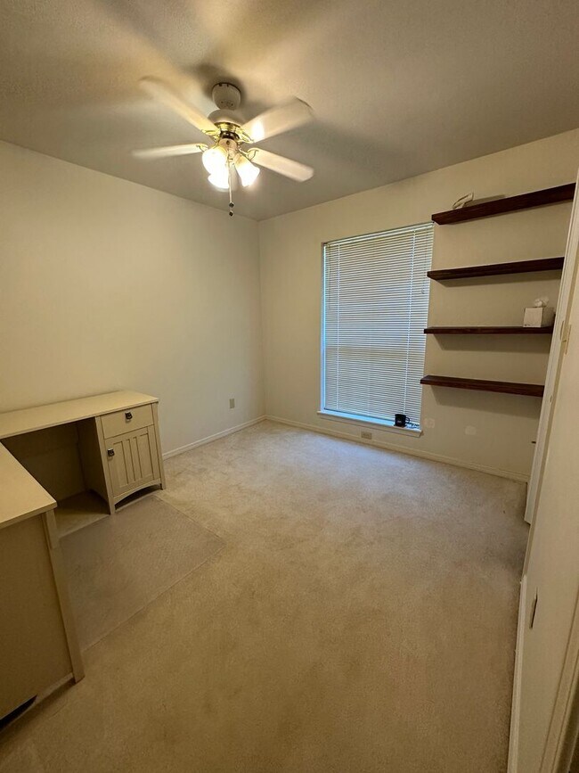 Building Photo - Beautiful South Bossier Home with Sunroom!
