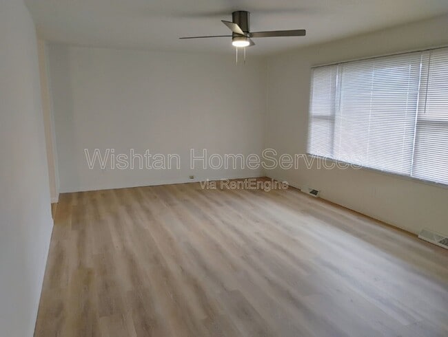 Building Photo - 22 N 17th Ave