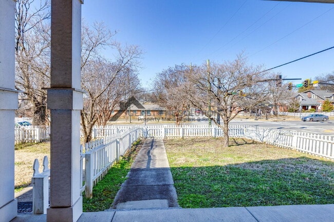 Building Photo - 628 Shelby Ave