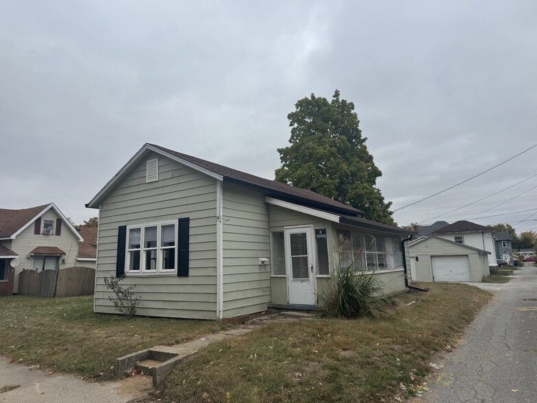 Primary Photo - 714 N Wabash Ave