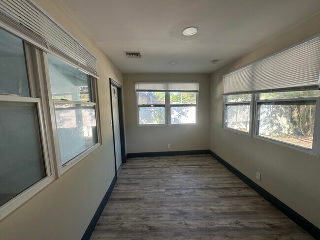 Building Photo - 2550 NE 7th Terrace