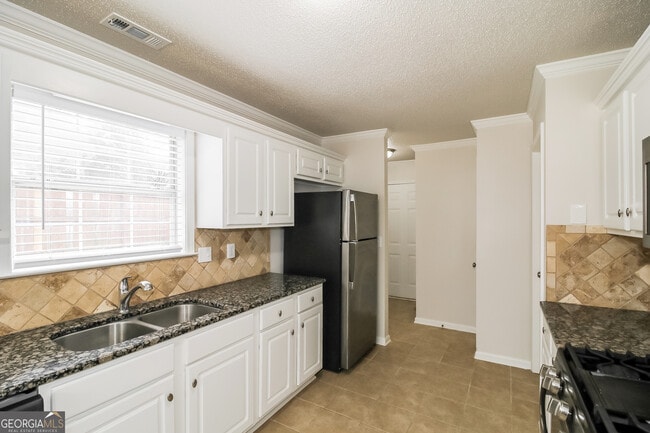 Building Photo - 148 Parkside Dr