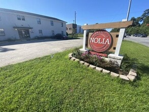 Building Photo - Fully Renovated 2 Bed 1 Bath Apartment By Downtown Summerville!