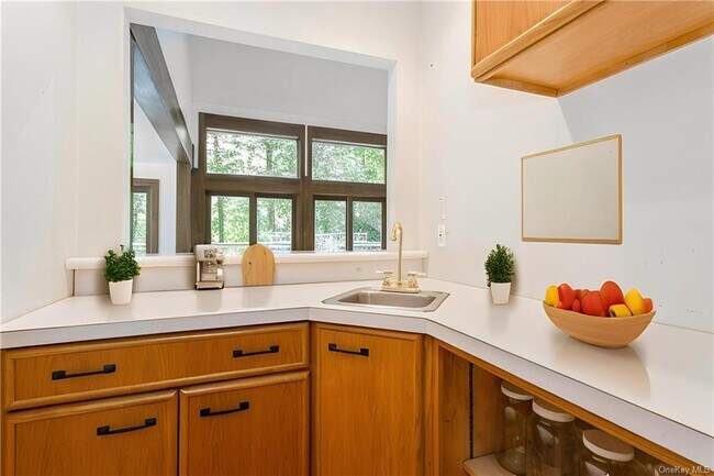 Building Photo - 61 Oak Hollow