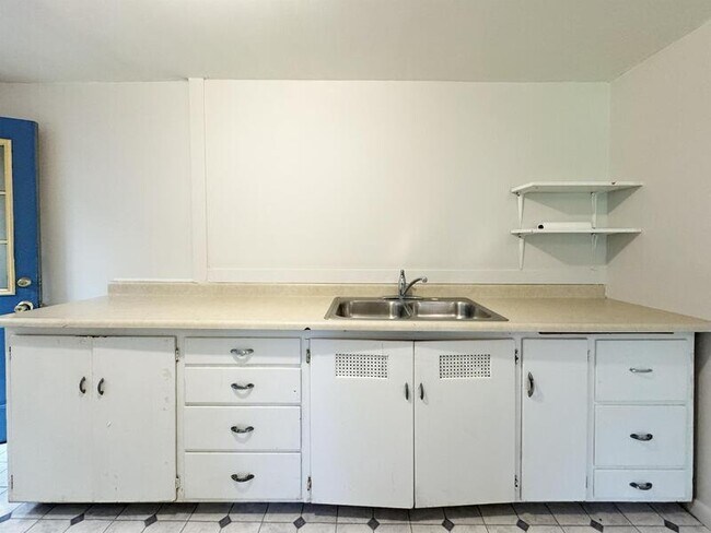 Building Photo - 531 Monroe Street