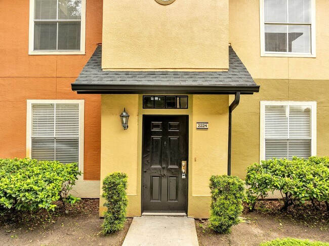 Building Photo - Fully Remodeled 2/2 with Loft in MetroWest...