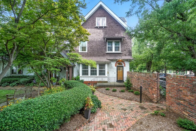 Primary Photo - 700 Raleigh Ave