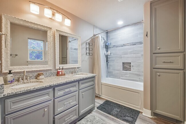 Building Photo - 24237 Creekwood Dr