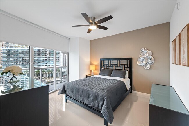 Building Photo - 465 Brickell Ave