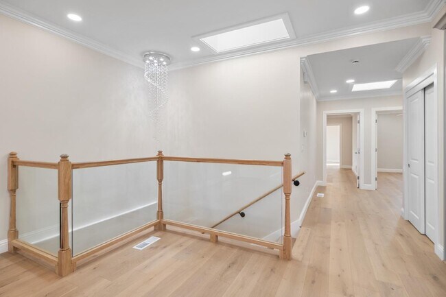 Building Photo - 2546 35th Ave