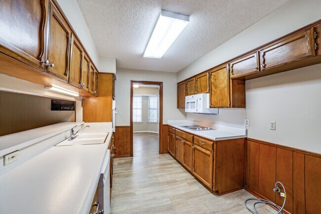 Building Photo - Thousand Oaks neighborhood! Over 1800 sqft!