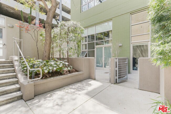 Building Photo - 1130 Flower St