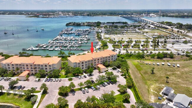 Building Photo - 34 Harbour Isle Dr W