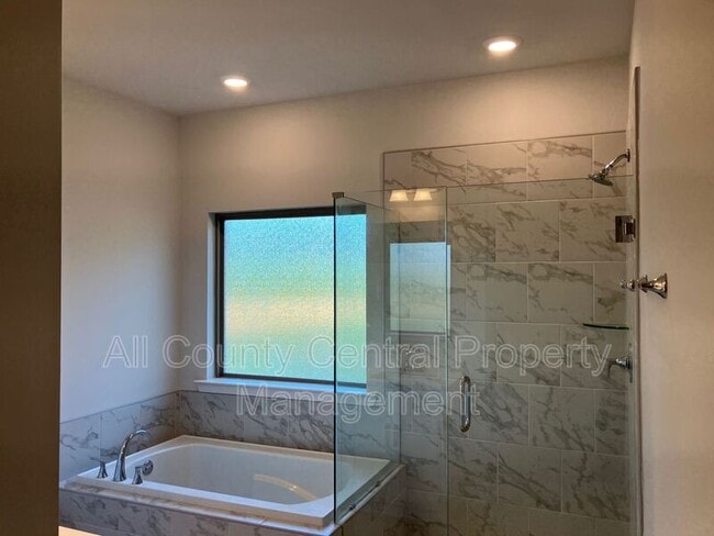 Building Photo - 132 Clift Farm Dr