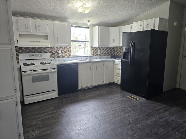 Building Photo - 1449 Beach Airport Rd