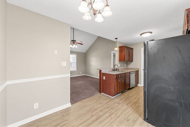 Building Photo - 3 Bedroom Pet Friendly Home For Rent Close...