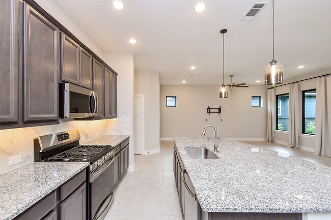 Building Photo - 15247 Parkland Canyon Dr