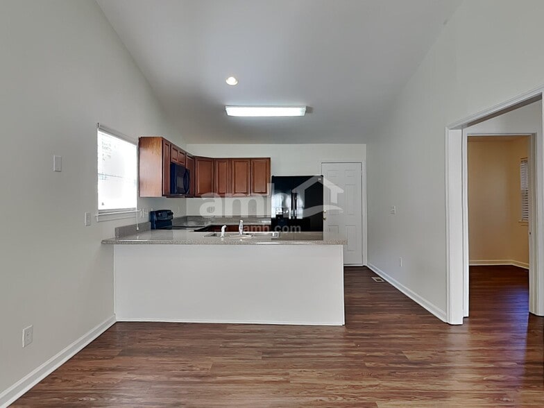 Building Photo - 108 River Watch Dr