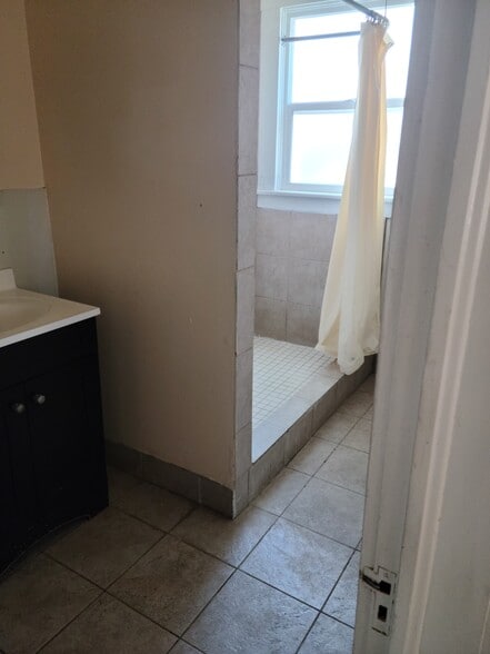 Building Photo - 345 S 9th Ave