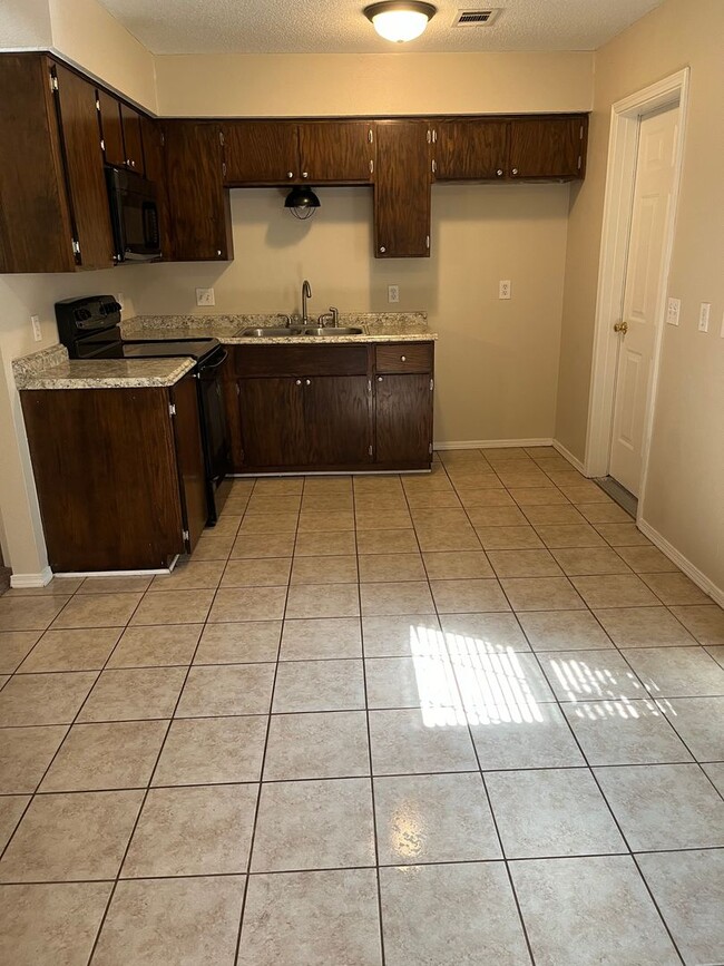 Building Photo - 41 Grand Brook Dr