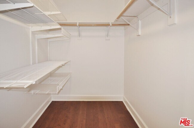 Building Photo - 416 S Spring St
