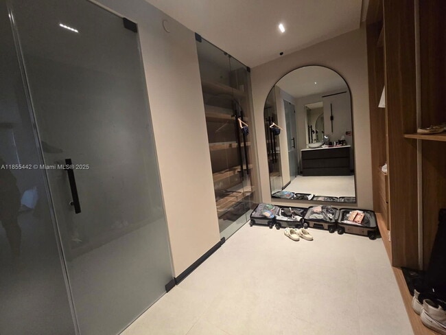 Building Photo - 6820 Indian Creek Dr