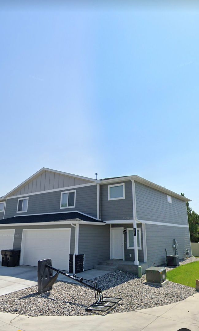 Primary Photo - 3 bed 2.5 bath home rental