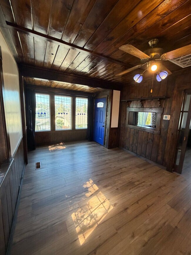 Building Photo - 2329 Scenic Ave