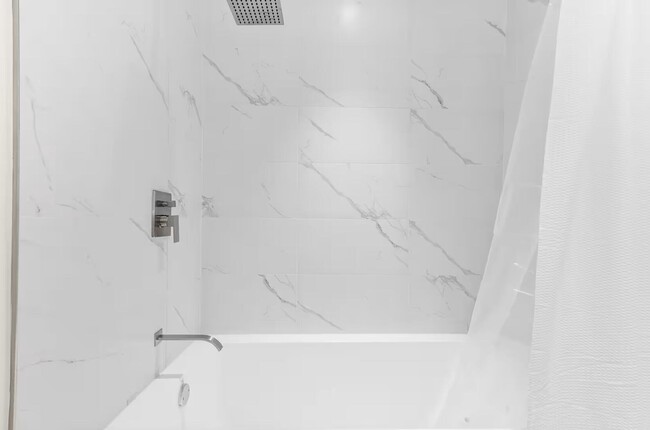 Building Photo - 3100 N Ocean Dr