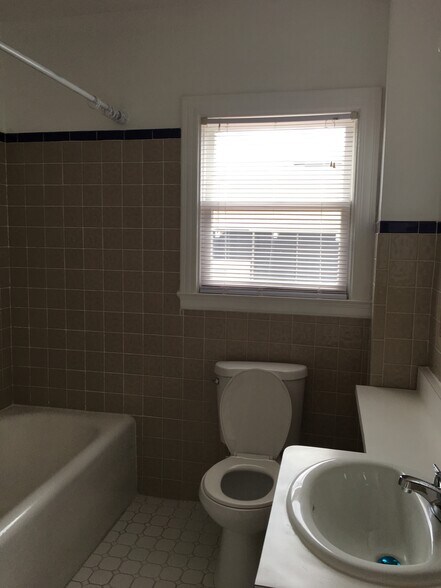 Building Photo - 918 Ramona Ave