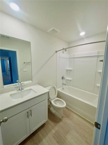 Building Photo - 327 Vly Oak Dr