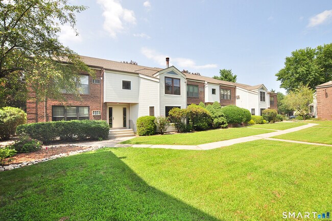 Building Photo - 71 Wellington Dr