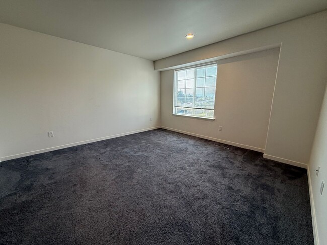 Building Photo - 217 N 76th Ave