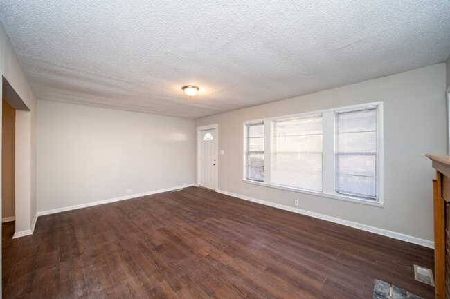 Building Photo - Charming Renovated 3-Bedroom Home in Dora!