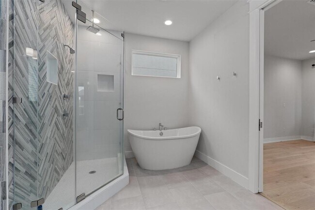 Building Photo - 5002 Pecan Springs Rd