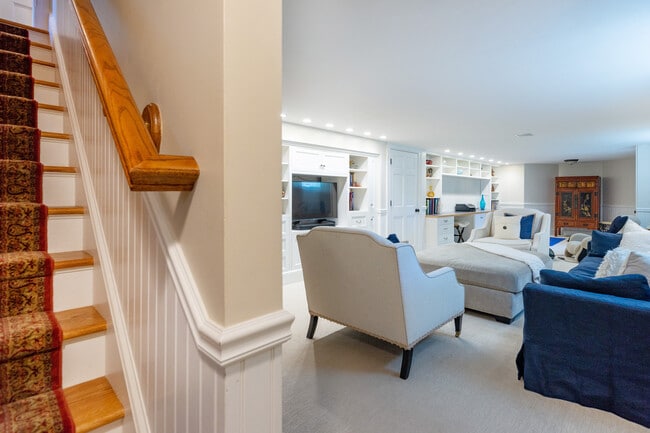 Building Photo - 3 Barclay Sq