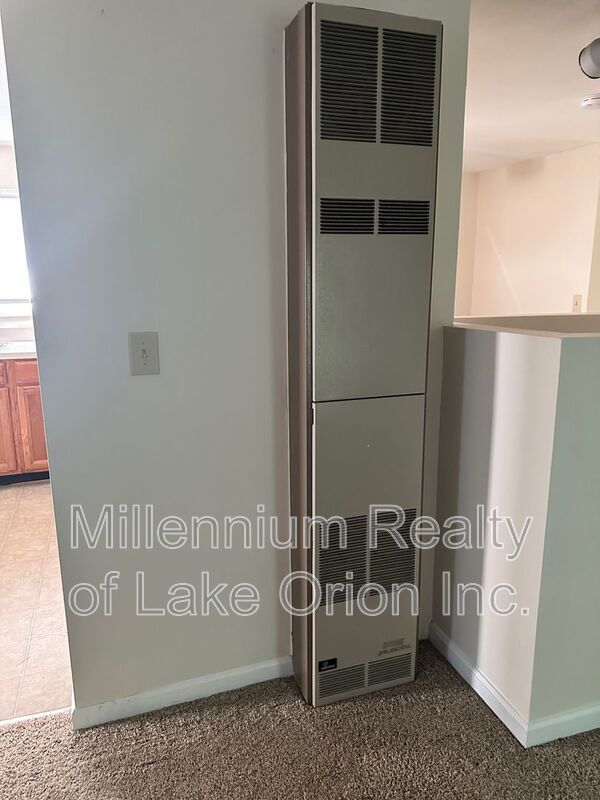 Building Photo - 709 W Dryden Rd