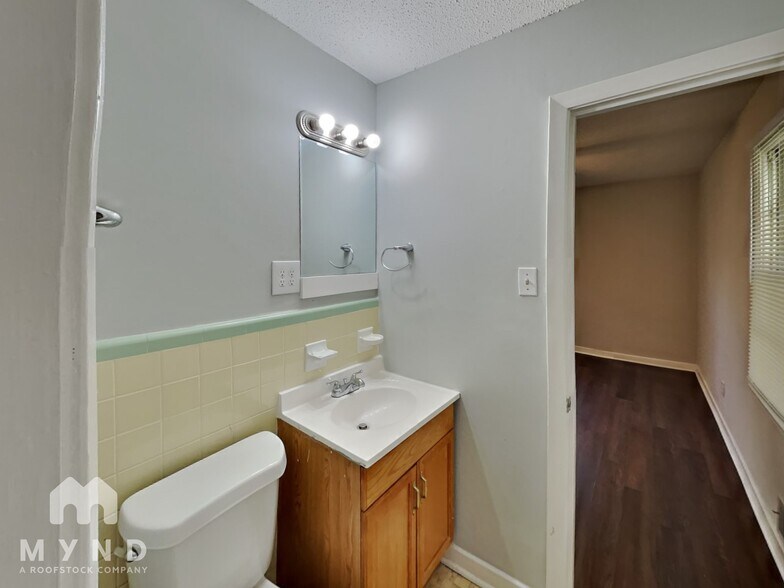 Building Photo - 217 Marshall Dr