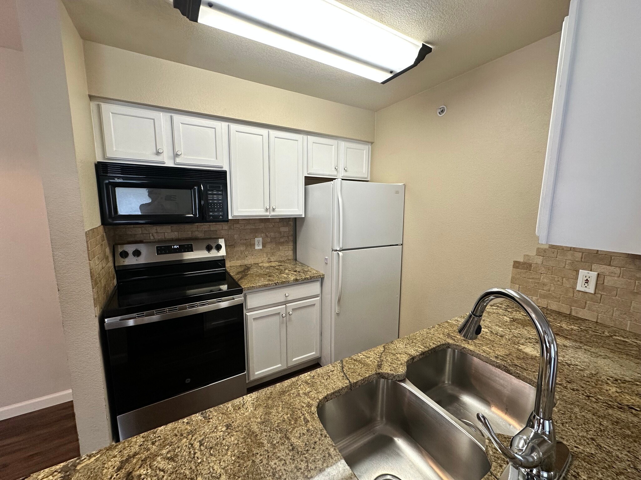 Building Photo - 127 Jules Way