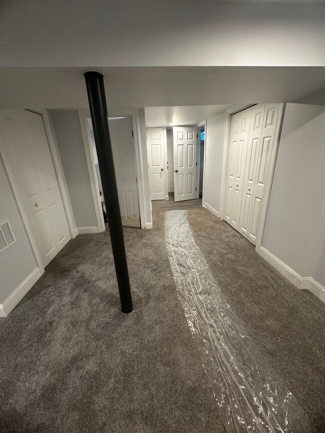 Building Photo - Beautiful newly renovated home in the Midd...