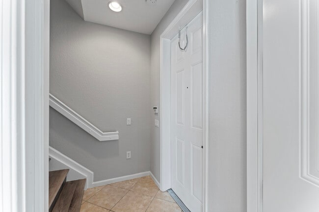 Building Photo - 1365 Vía De Pepi