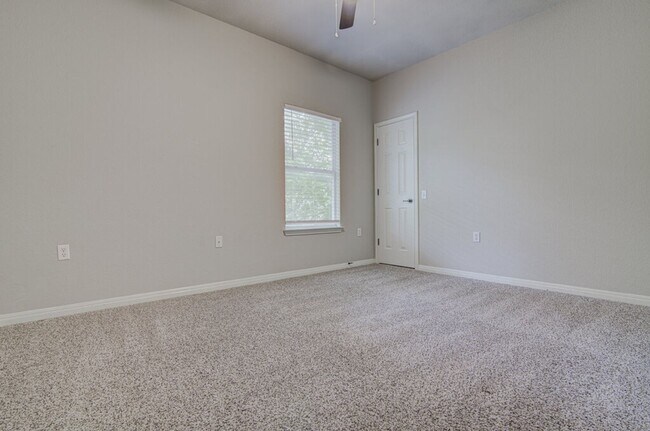 Building Photo - 1702 Singleton Ave